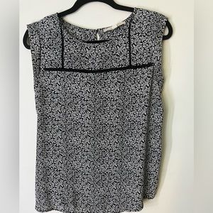 LOFT size M floral black and white sleeveless pintucked top